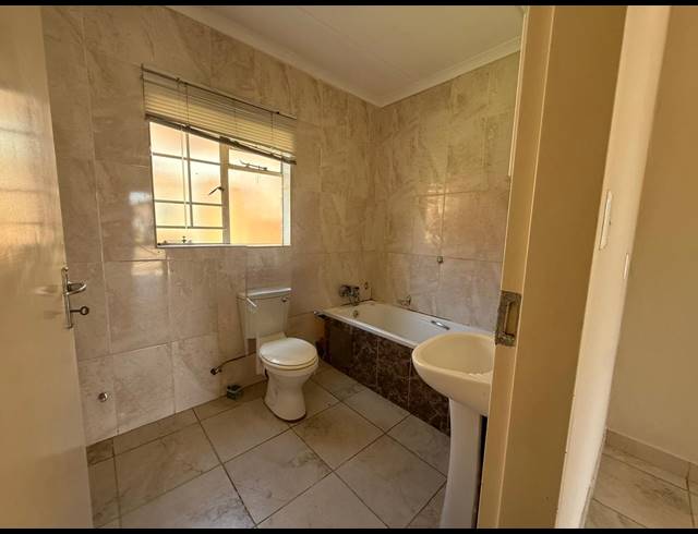 2 BEDROOM APARTMENT FOR SALE IN WATERVAL EAST